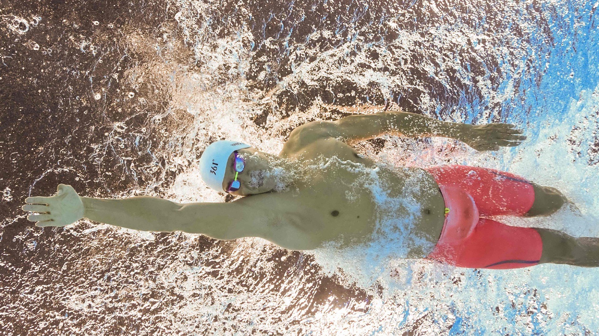 篮球赛场焦点！中国队对阵西班牙队，战况跌宕起伏，悬念直到终场